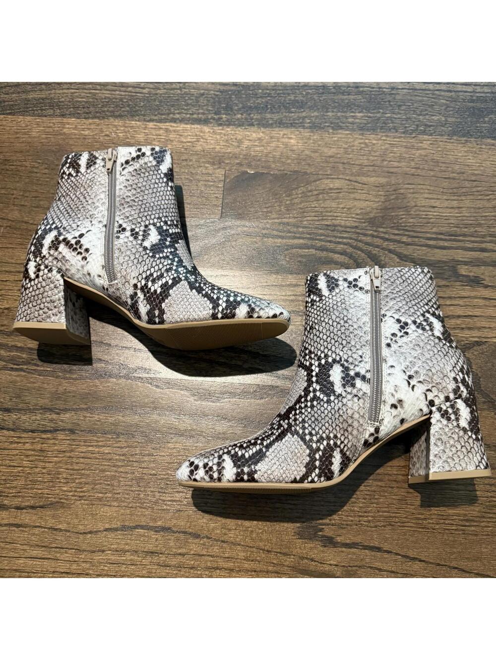 New Chinese Laundry Women's Daria Snake Skin Boots US Size 7.5